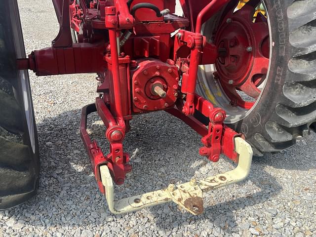 Image of Farmall 300 equipment image 4
