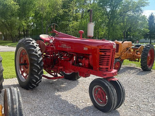 Image of Farmall 300 equipment image 2