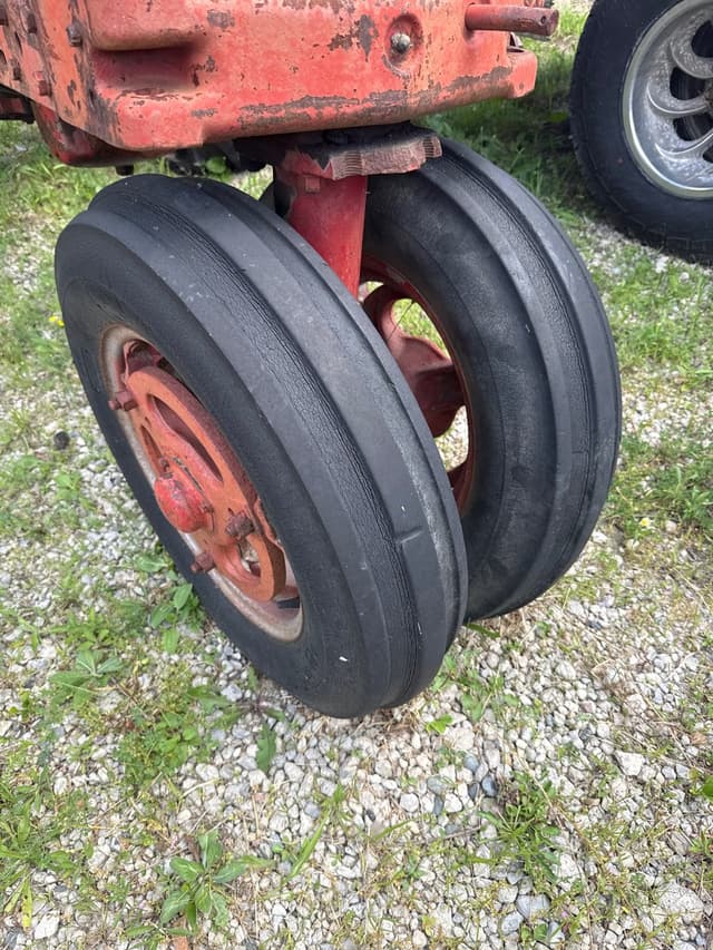 Image of Farmall 300 equipment image 1