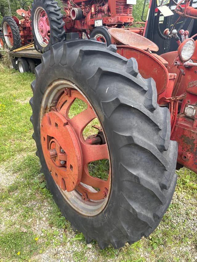 Image of Farmall 300 equipment image 2