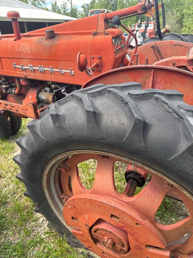 Image of Farmall 300 equipment image 3