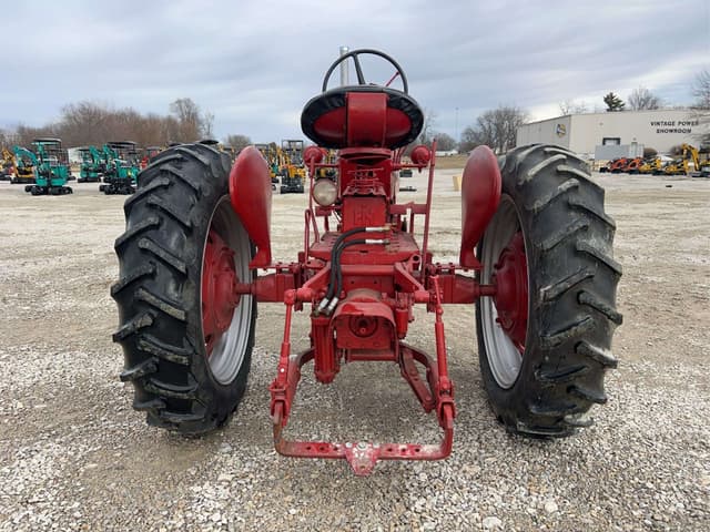 Image of Farmall 300 equipment image 3