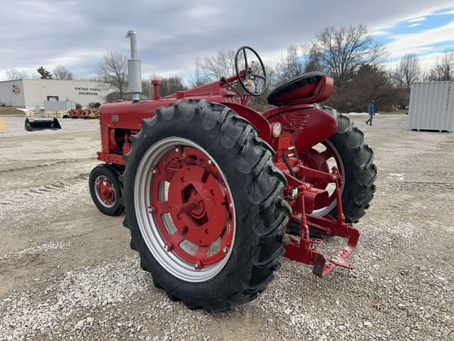 Image of Farmall 300 equipment image 4