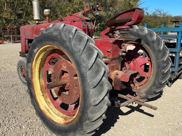 Image of Farmall 300 equipment image 2