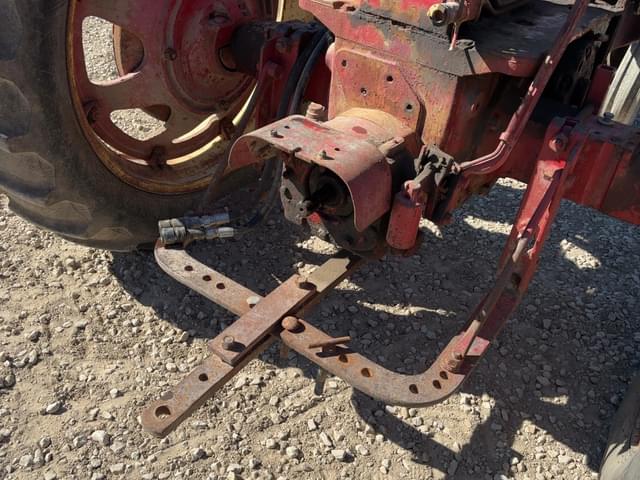 Image of Farmall 300 equipment image 4