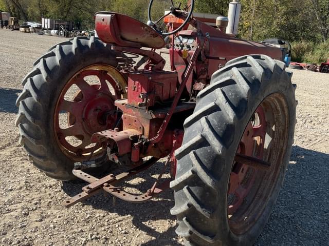 Image of Farmall 300 equipment image 3