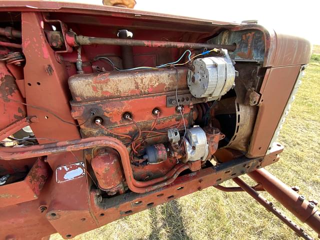 Image of Farmall 300 equipment image 3