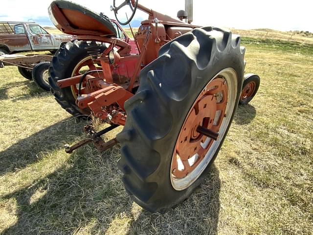 Image of Farmall 300 equipment image 4