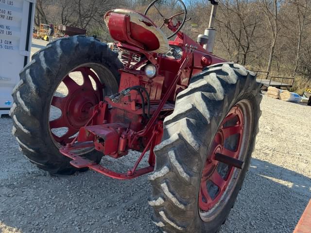 Image of Farmall 300 equipment image 2