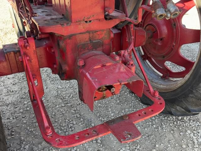Image of Farmall 300 equipment image 4