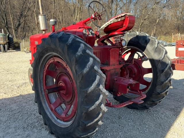 Image of Farmall 300 equipment image 3