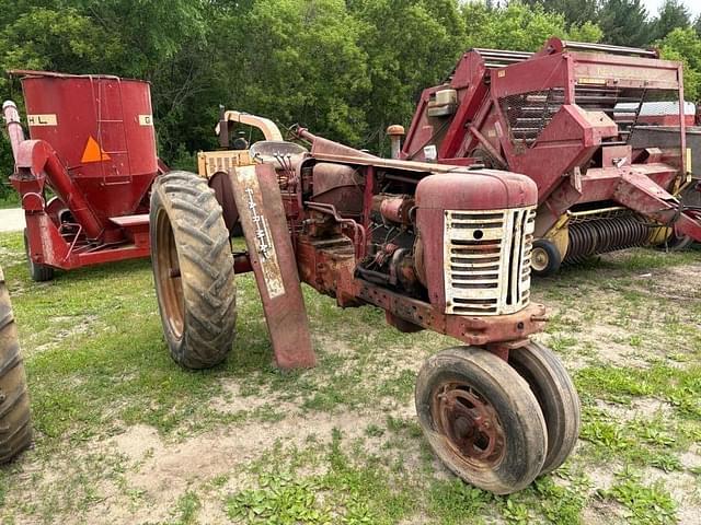Image of Farmall 300 equipment image 2