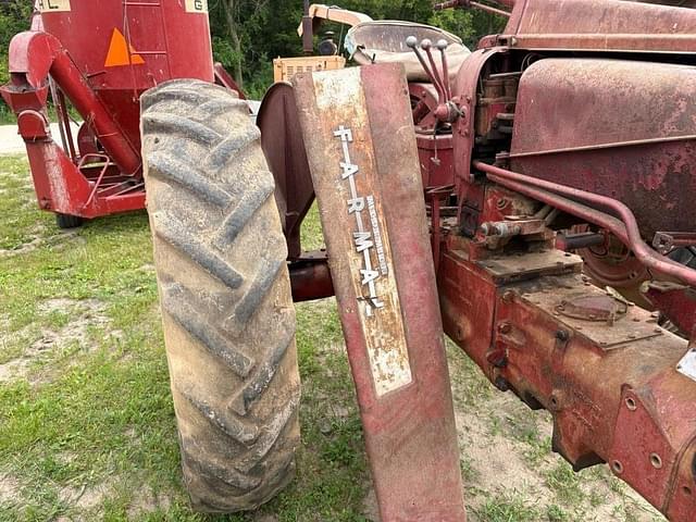 Image of Farmall 300 equipment image 4