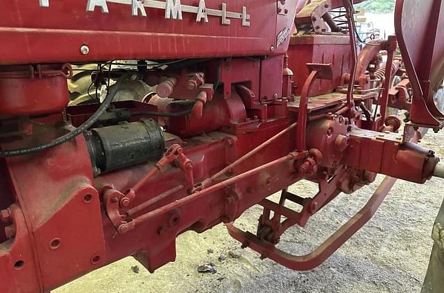 Image of Farmall 300 equipment image 3