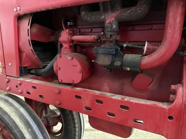 Image of Farmall 300 equipment image 2