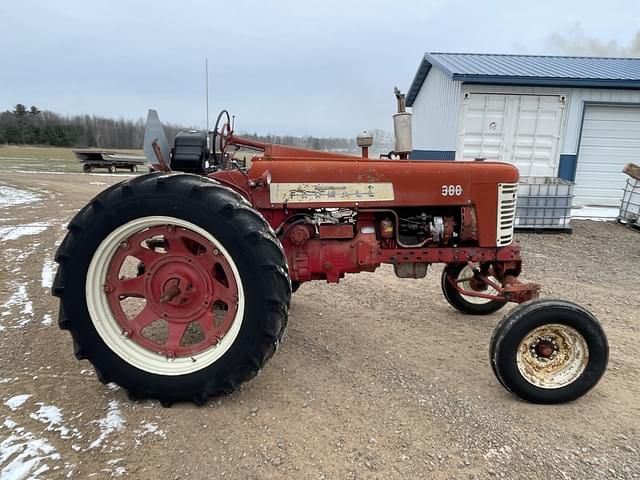 Image of Farmall 300 equipment image 3