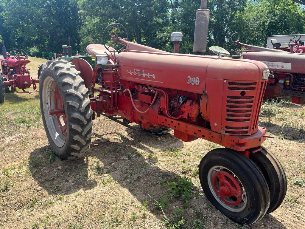 Main image Farmall 300