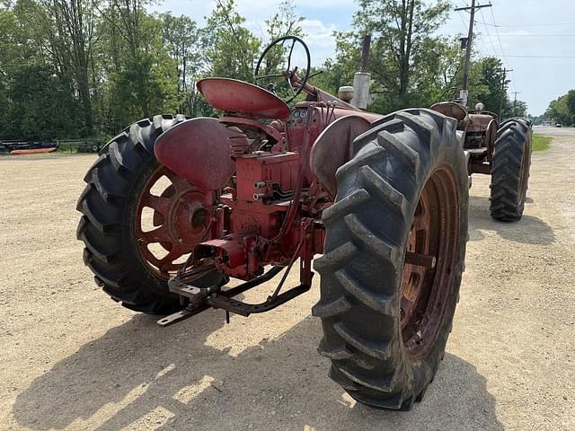 Image of Farmall 300 equipment image 2