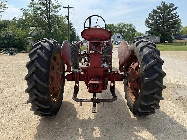 Image of Farmall 300 equipment image 3