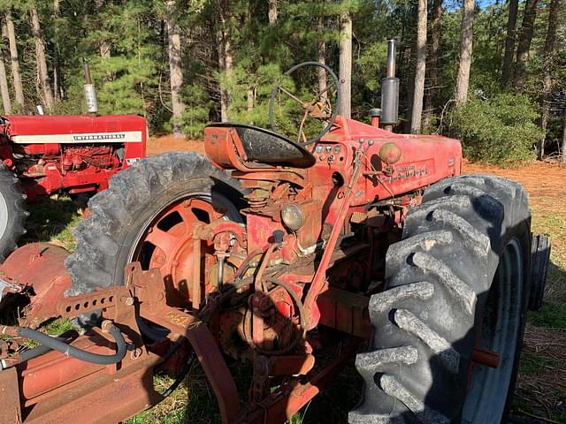 Image of Farmall 300 equipment image 1