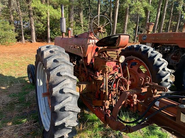 Image of Farmall 300 equipment image 2