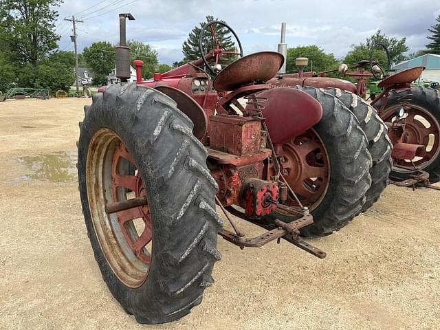 Image of Farmall 300 equipment image 2