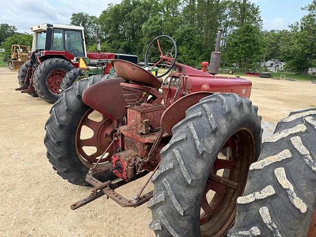 Image of Farmall 300 equipment image 4