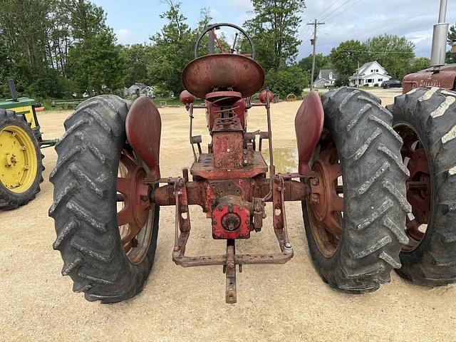 Image of Farmall 300 equipment image 3