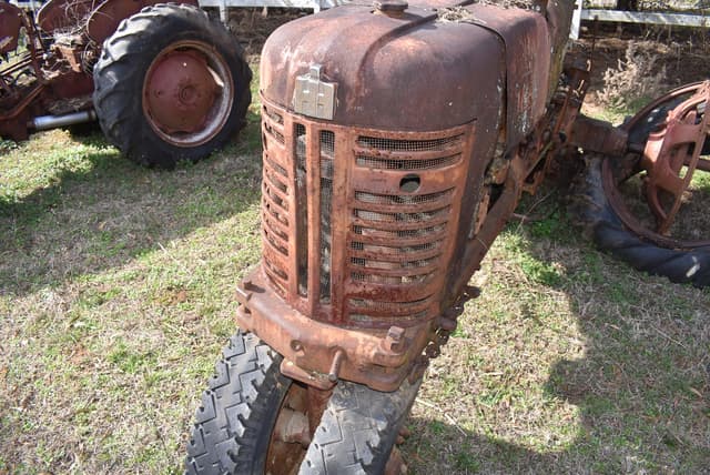 Image of Farmall 300 equipment image 2