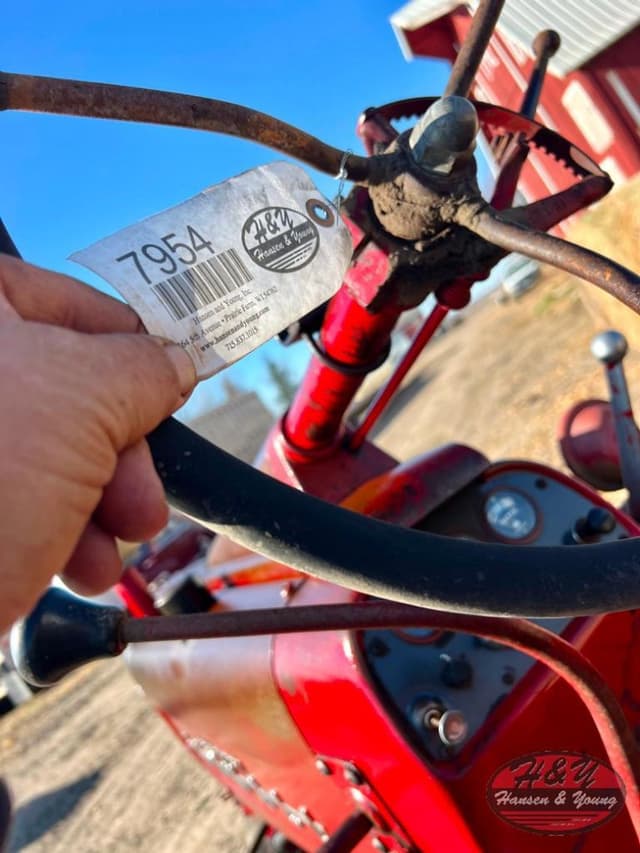 Image of Farmall 300 equipment image 4