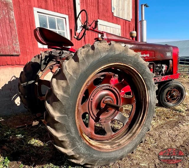Image of Farmall 300 equipment image 2