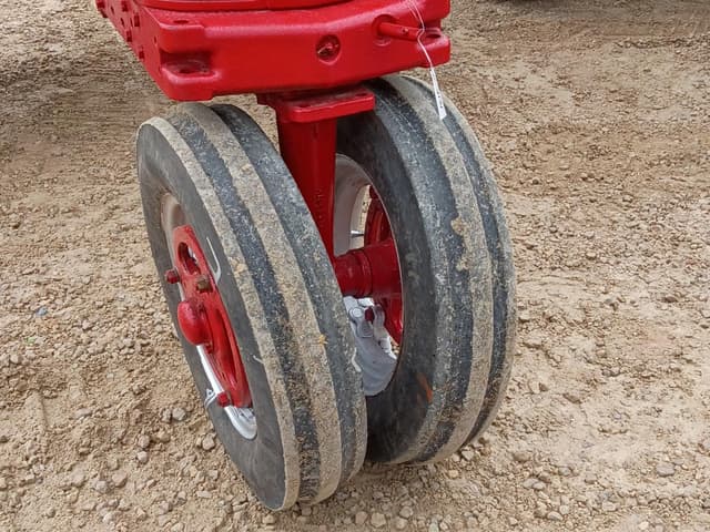 Image of Farmall 300 equipment image 2
