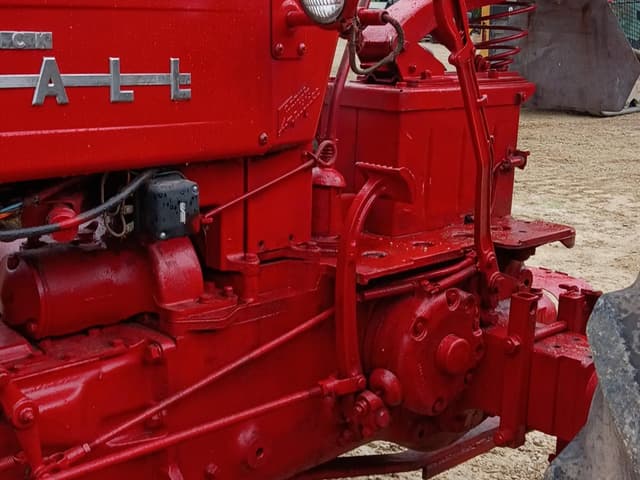 Image of Farmall 300 equipment image 4
