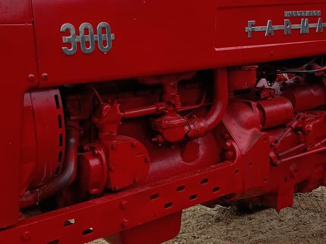 Image of Farmall 300 equipment image 3