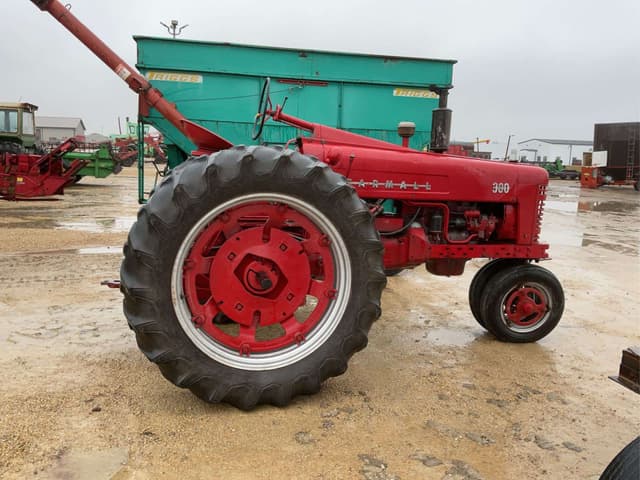 Image of Farmall 300 equipment image 3