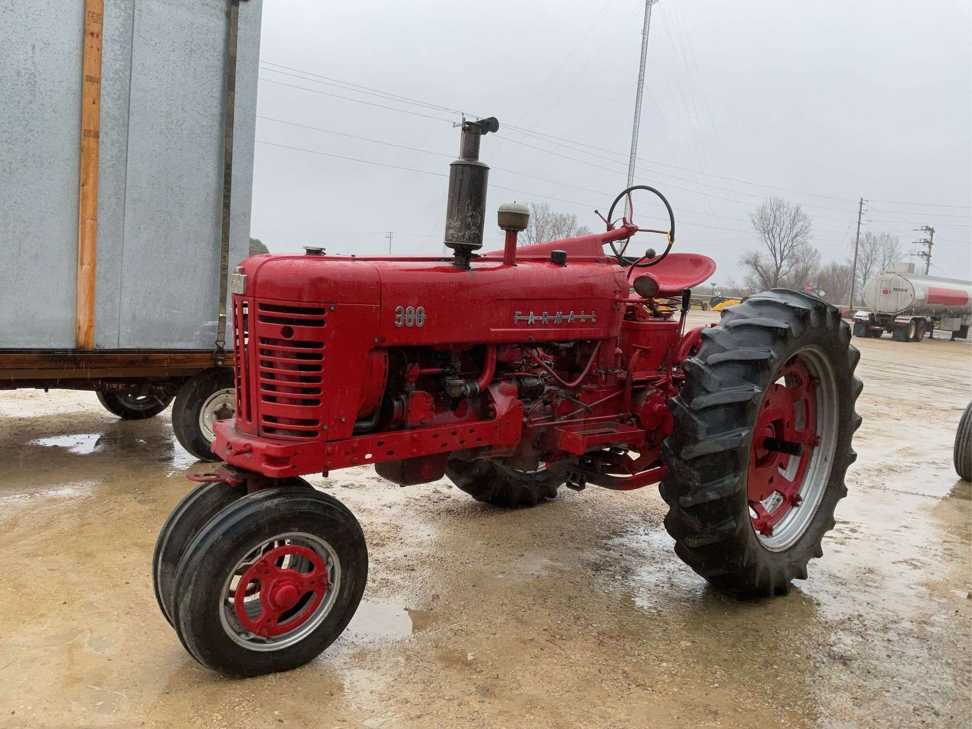 Farmall 300 Equipment Image0