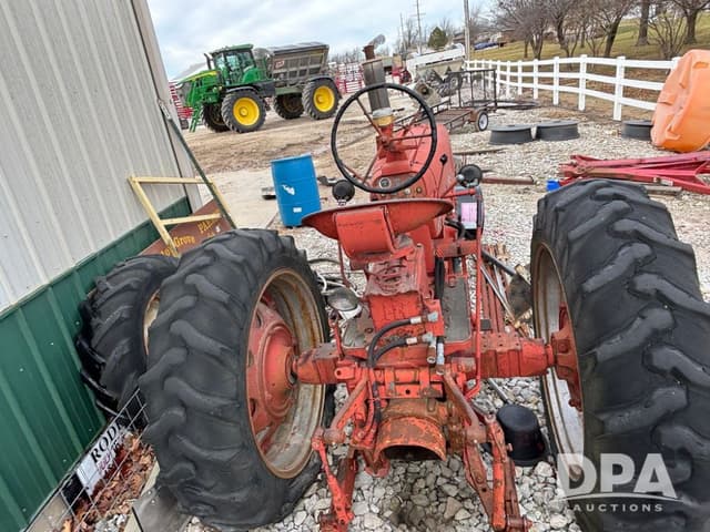 Image of Farmall 300 equipment image 4