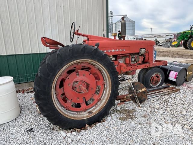 Image of Farmall 300 equipment image 2