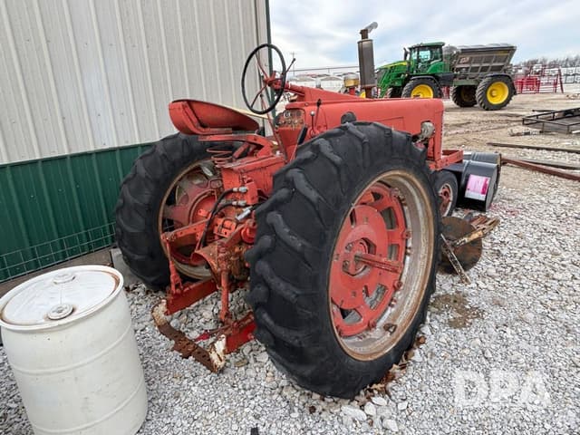 Image of Farmall 300 equipment image 3