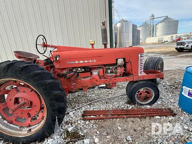 Image of Farmall 300 equipment image 2