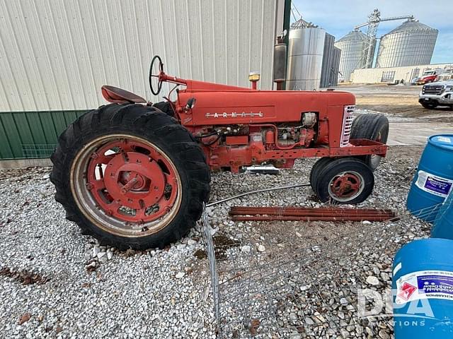 Image of Farmall 300 equipment image 3