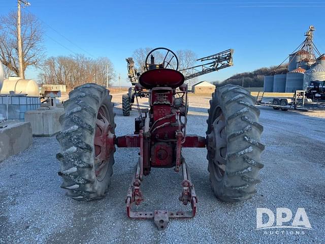 Image of Farmall 300 equipment image 4