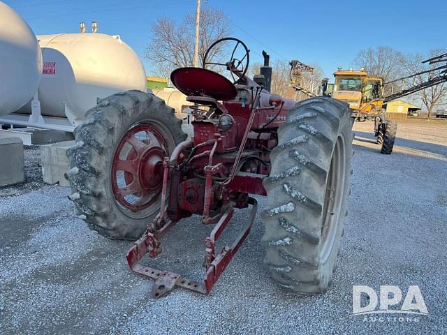 Image of Farmall 300 equipment image 3