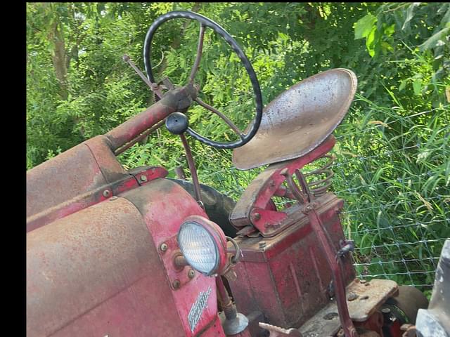 Image of Farmall 300 equipment image 4