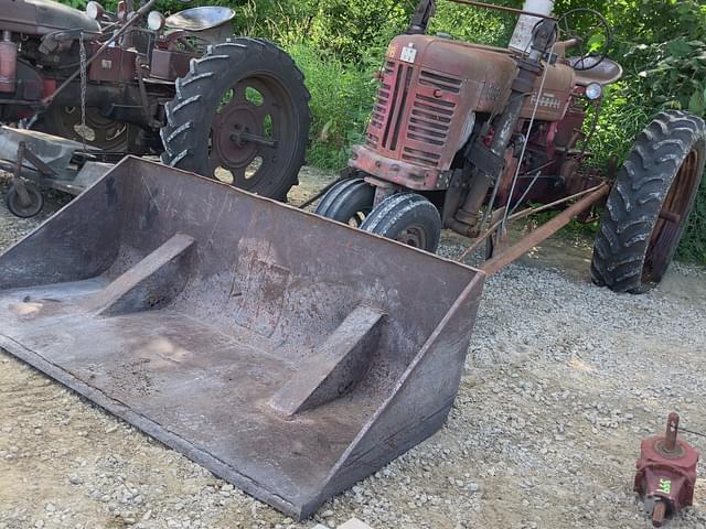 Image of Farmall 300 equipment image 1
