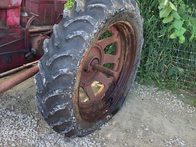 Image of Farmall 300 equipment image 3