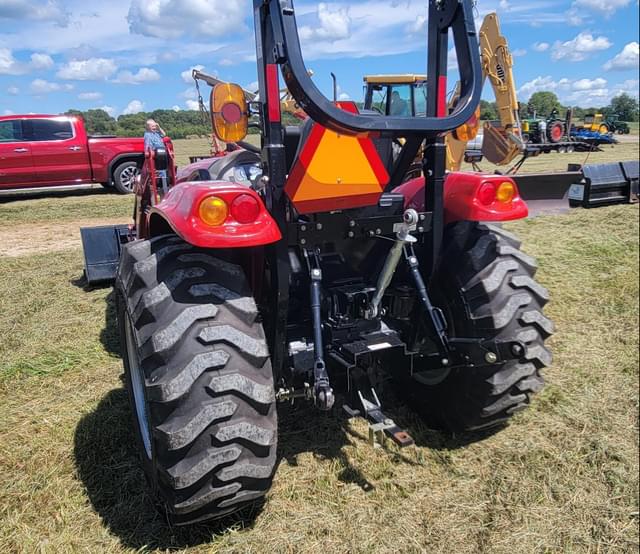 Image of Case IH Farmall 30C equipment image 4