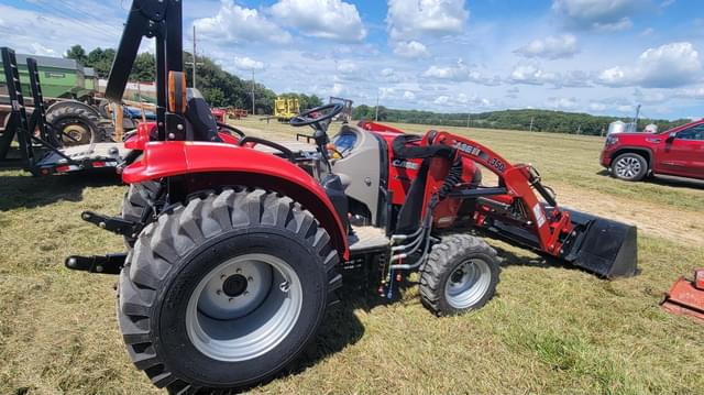 Image of Case IH Farmall 30C equipment image 2