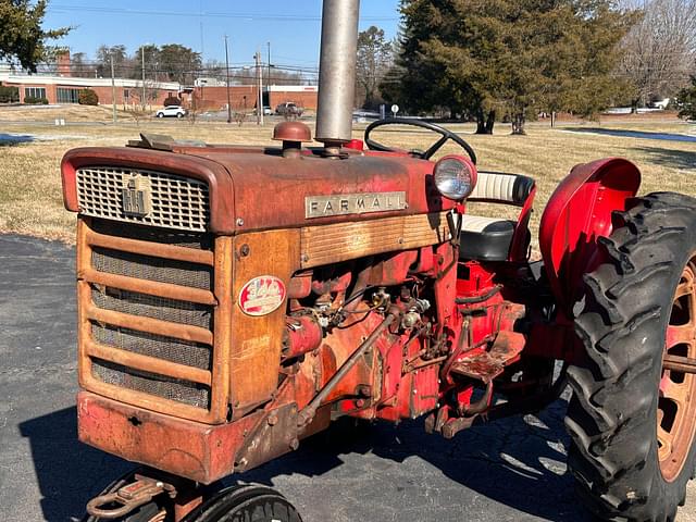 Image of Farmall 340 equipment image 2