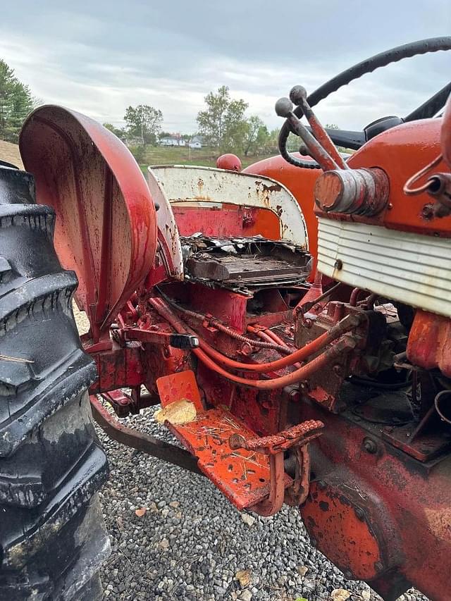 Image of Farmall 340 equipment image 4